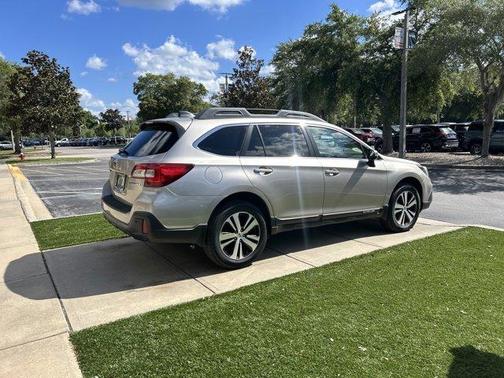 Tungsten Metallic 2018 Subaru Outback 2.5i Limited