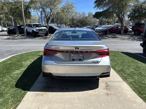 2022 Toyota Avalon Hybrid Limited