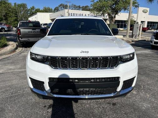 Bright White Clearcoat 2026 Jeep Grand Cherokee L Laredo