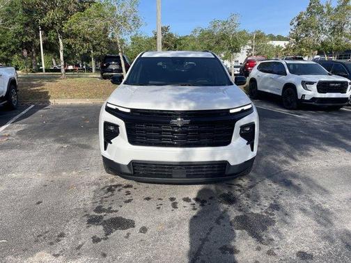 Summit White 2026 Chevrolet Traverse LT