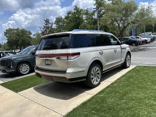 Pearl Metallic 2023 Lincoln Navigator Reserve