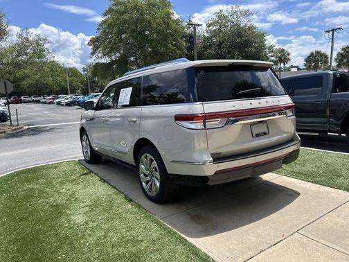 Pearl Metallic 2023 Lincoln Navigator Reserve