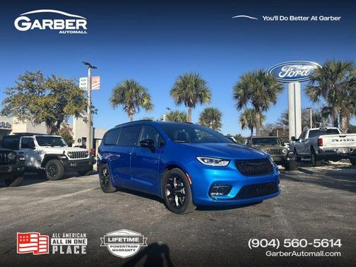 Hydro Blue Pearlcoat 2026 Chrysler Pacifica Limited