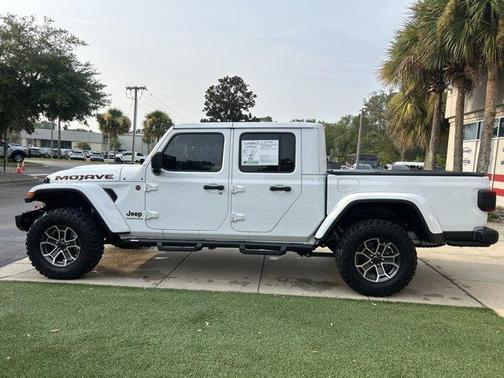 Bright White Clearcoat 2024 Jeep Gladiator Mojave