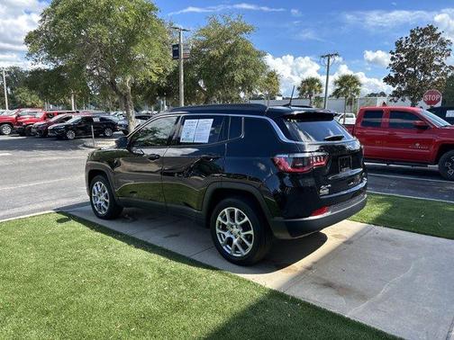 2024 Jeep Compass Latitude Lux