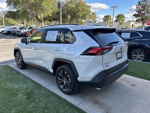 2022 Toyota RAV4 Hybrid XLE Premium