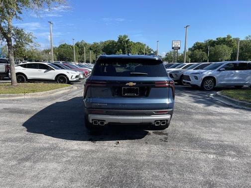 Lakeshore Blue Metallic 2026 Chevrolet Traverse LT