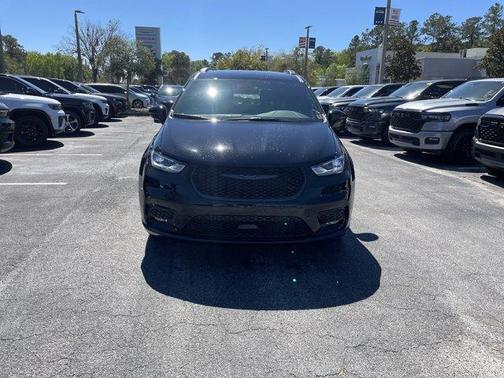 Diamond Black 2026 Chrysler Pacifica Select