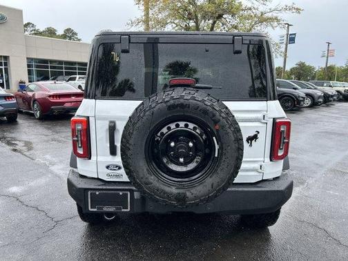 Oxford White 2026 Ford Bronco Outer Banks