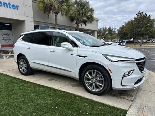 2022 Buick Enclave Essence