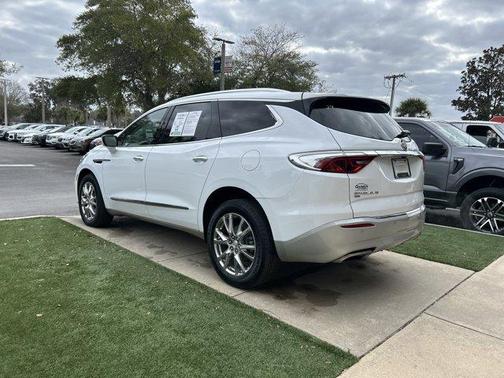 2022 Buick Enclave Essence