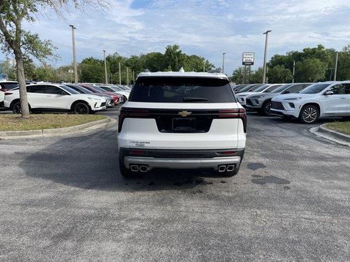 Summit White 2026 Chevrolet Traverse LT