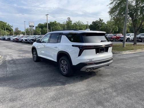 Summit White 2026 Chevrolet Traverse LT
