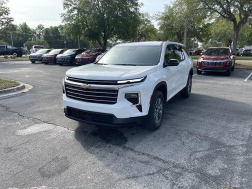 Summit White 2026 Chevrolet Traverse LT