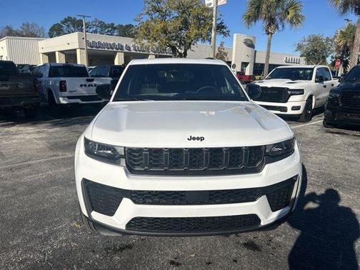 2026 Jeep Grand Cherokee Laredo