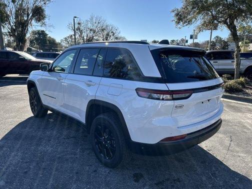 2026 Jeep Grand Cherokee Laredo