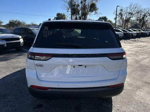 2026 Jeep Grand Cherokee Laredo