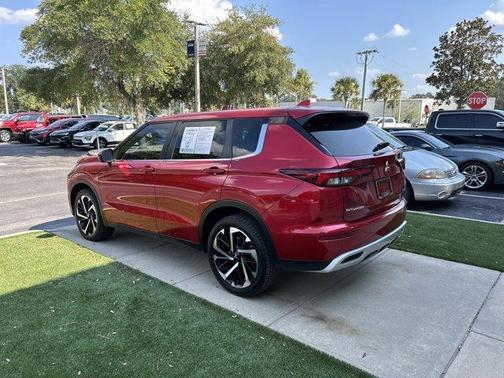 2023 Mitsubishi Outlander SE