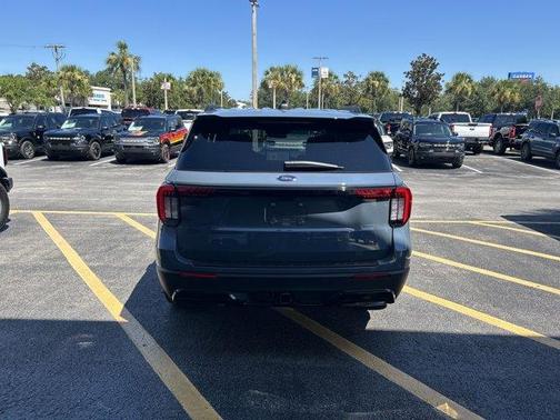 2025 Ford Explorer ST-Line