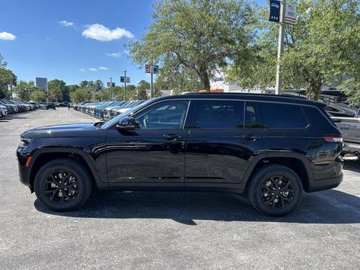 Diamond Black 2026 Jeep Grand Cherokee L Laredo