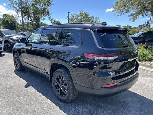 Diamond Black 2026 Jeep Grand Cherokee L Laredo