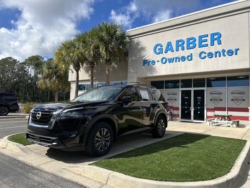 2024 Nissan Pathfinder SV