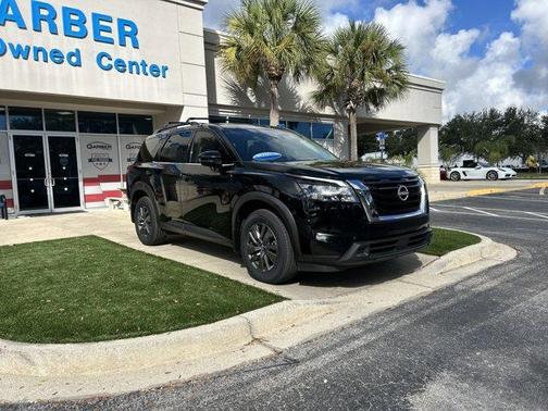 2024 Nissan Pathfinder SV