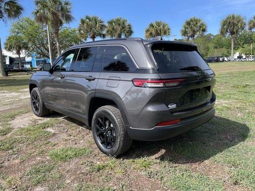 Metallic 2026 Jeep Grand Cherokee Laredo