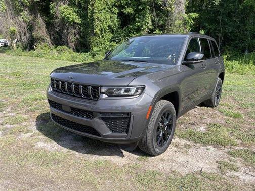 Metallic 2026 Jeep Grand Cherokee Laredo