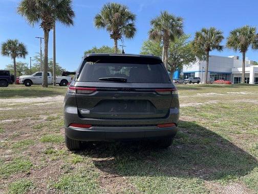 Metallic 2026 Jeep Grand Cherokee Laredo