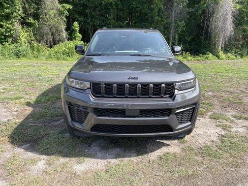 Metallic 2026 Jeep Grand Cherokee Laredo