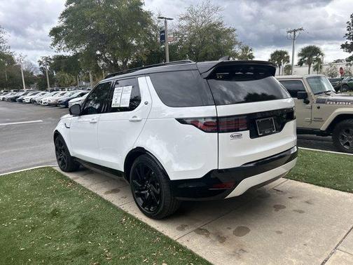 2022 Land Rover Discovery P300 S R-Dynamic