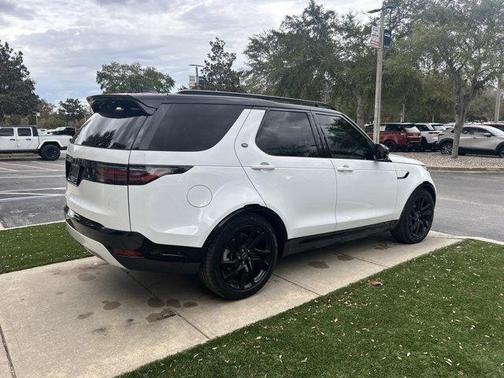 2022 Land Rover Discovery P300 S R-Dynamic