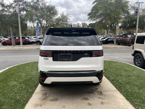 2022 Land Rover Discovery P300 S R-Dynamic