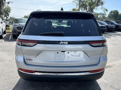 Silver Zynith 2026 Jeep Grand Cherokee Laredo X