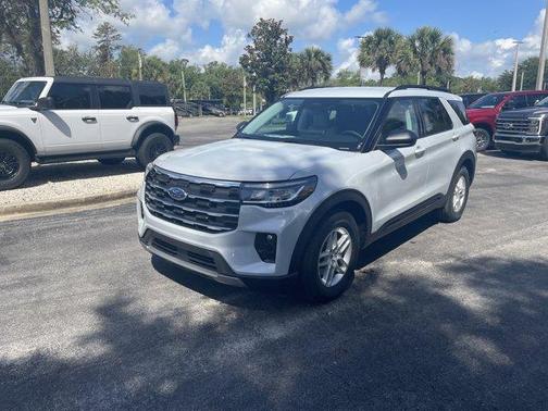 Space White Metallic 2026 Ford Explorer Active