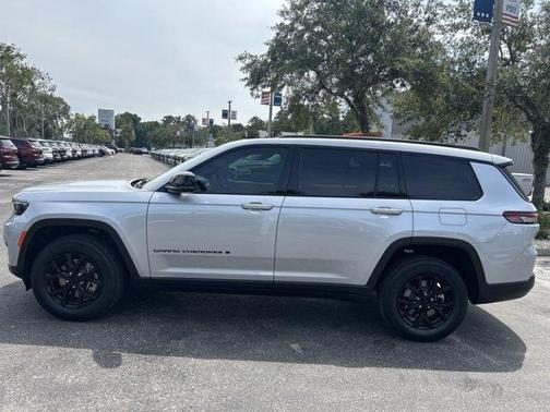 2025 Jeep Grand Cherokee L Laredo
