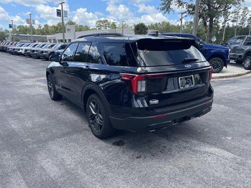 Agate Black Metallic 2026 Ford Explorer ST-Line
