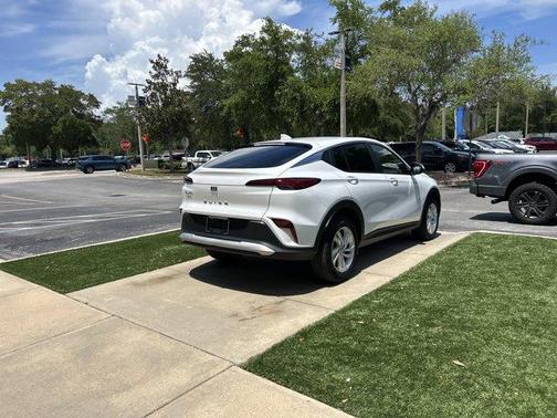 Summit White 2025 Buick Envista Preferred