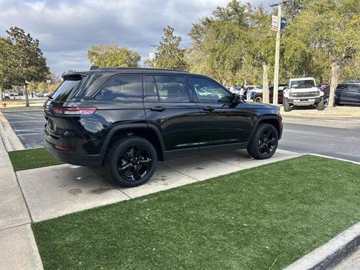 2024 Jeep Grand Cherokee Laredo
