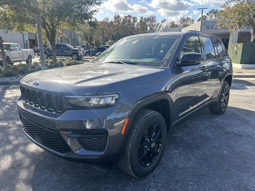 2025 Jeep Grand Cherokee Laredo
