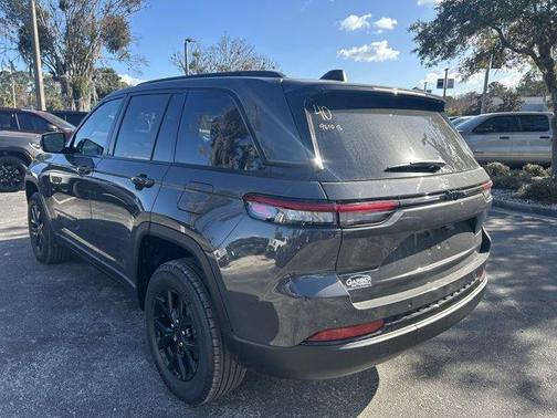 2025 Jeep Grand Cherokee Laredo