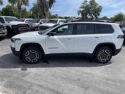Bright White Clearcoat 2026 Jeep Cherokee LAREDO/LIMITED