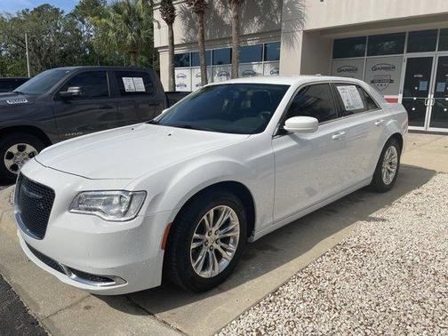 2019 Chrysler 300 Touring L
