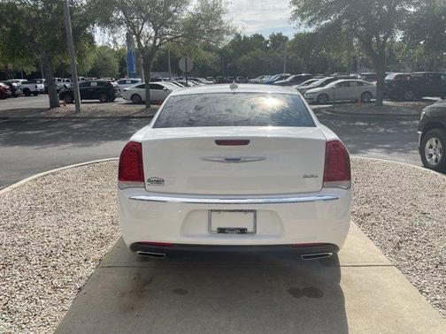 2019 Chrysler 300 Touring L