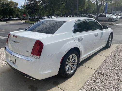 2019 Chrysler 300 Touring L