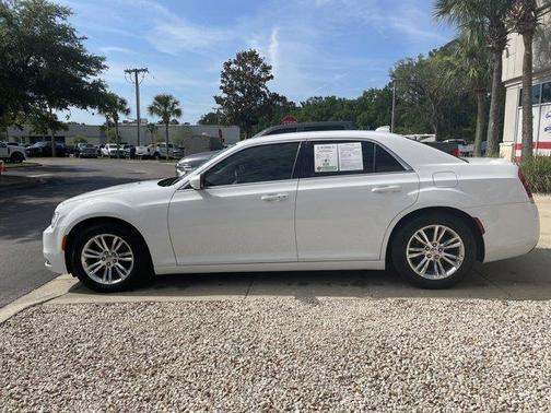 2019 Chrysler 300 Touring L