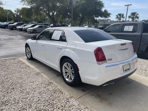 2019 Chrysler 300 Touring L