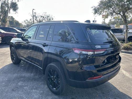 2026 Jeep Grand Cherokee Laredo