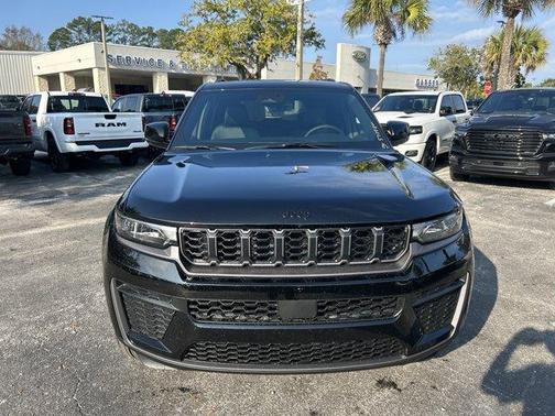 2026 Jeep Grand Cherokee Laredo